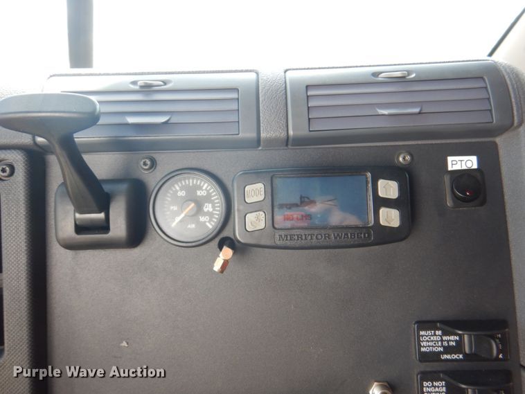 image for item JY9838 2014 Freightliner Cascadia 125  semi truck