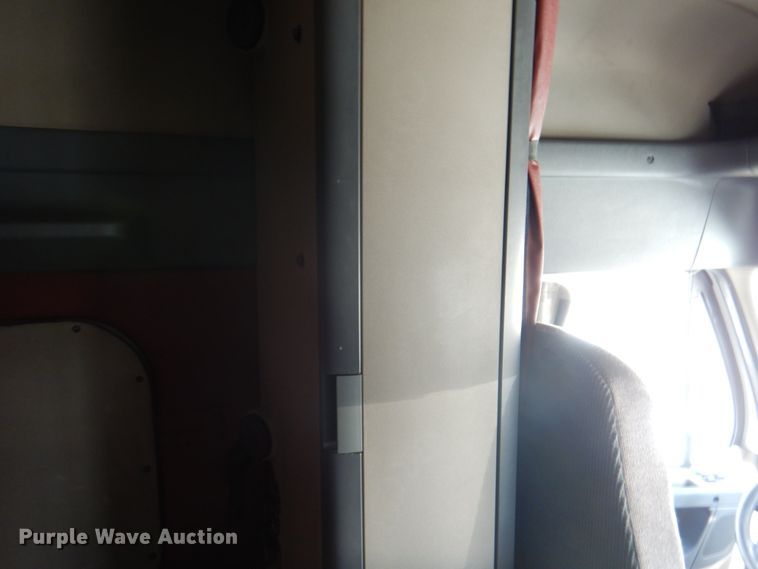 image for item JY9838 2014 Freightliner Cascadia 125  semi truck