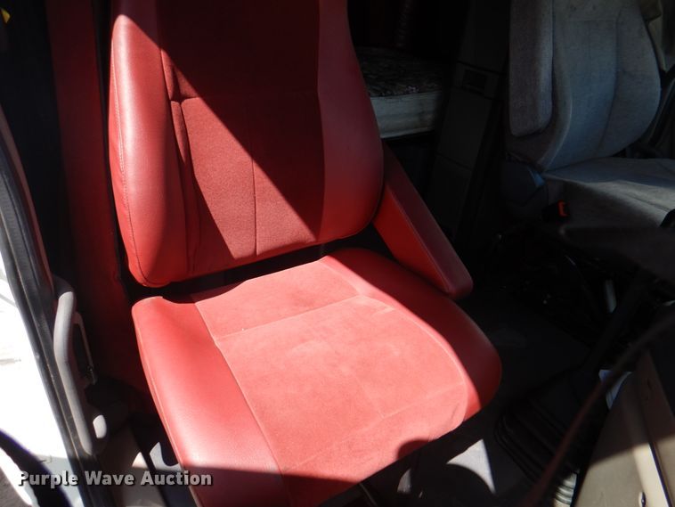 image for item JY9838 2014 Freightliner Cascadia 125  semi truck