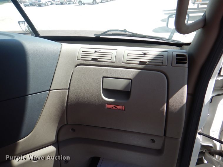 image for item JY9838 2014 Freightliner Cascadia 125  semi truck