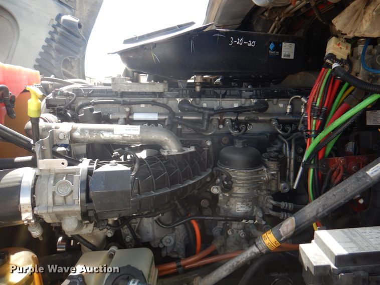 image for item JY9838 2014 Freightliner Cascadia 125  semi truck