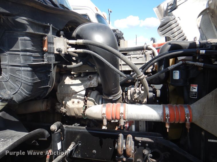 image for item JY9838 2014 Freightliner Cascadia 125  semi truck