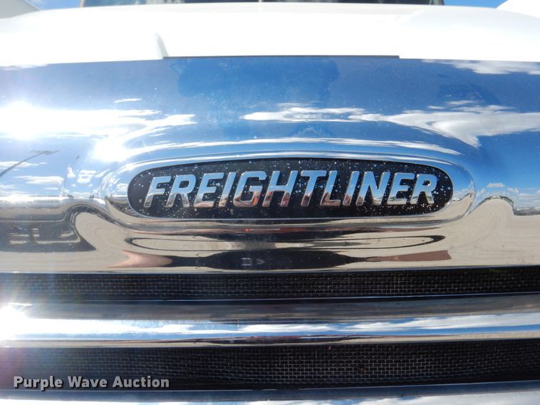 image for item JY9838 2014 Freightliner Cascadia 125  semi truck