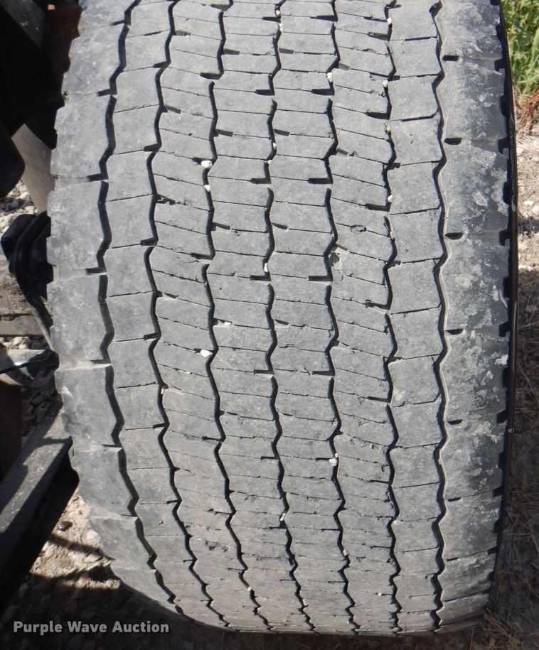 image for item JY9838 2014 Freightliner Cascadia 125  semi truck