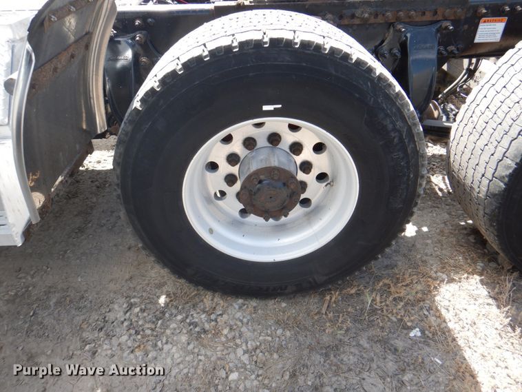 image for item JY9838 2014 Freightliner Cascadia 125  semi truck