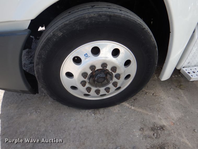 image for item JY9838 2014 Freightliner Cascadia 125  semi truck