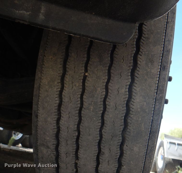 image for item JY9838 2014 Freightliner Cascadia 125  semi truck