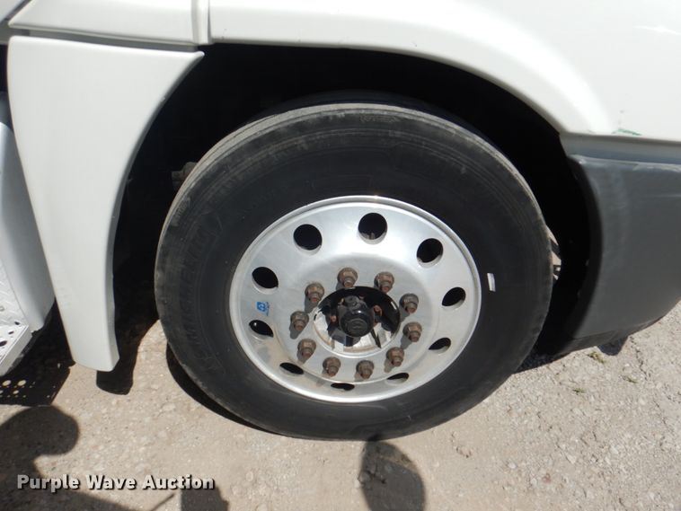 image for item JY9838 2014 Freightliner Cascadia 125  semi truck