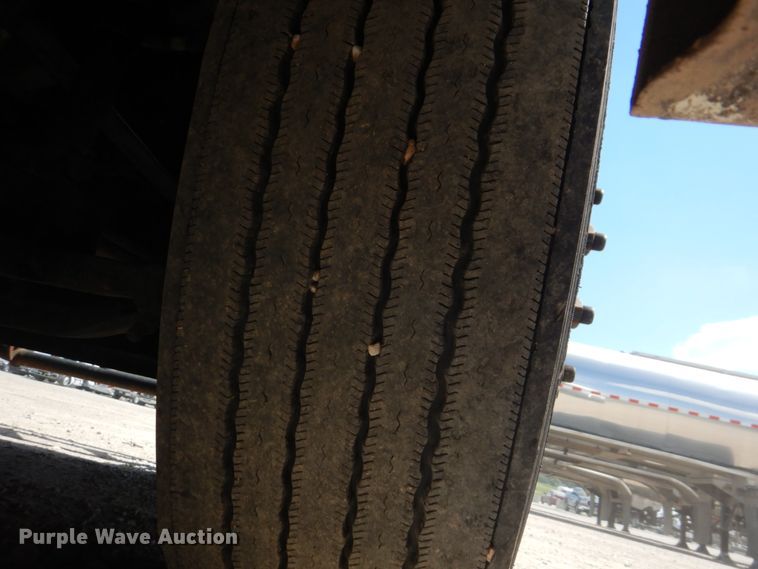 image for item JY9838 2014 Freightliner Cascadia 125  semi truck