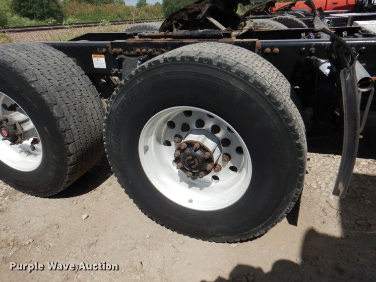 image for item JY9838 2014 Freightliner Cascadia 125  semi truck