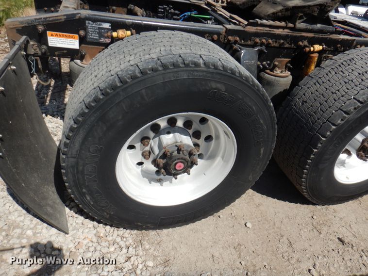 image for item JY9838 2014 Freightliner Cascadia 125  semi truck