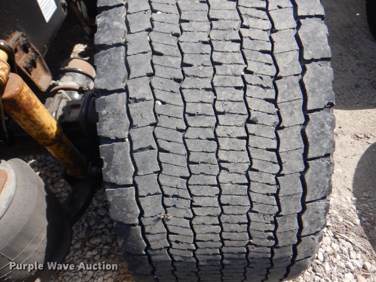 image for item JY9838 2014 Freightliner Cascadia 125  semi truck