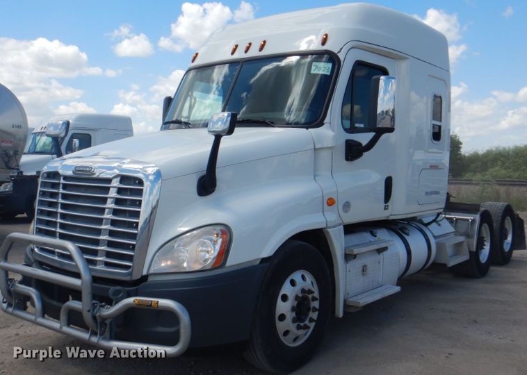 image for item JY9839 2014 Freightliner Cascadia 125  semi truck