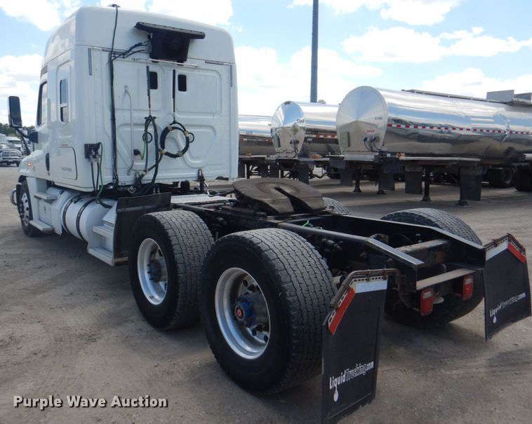 image for item JY9839 2014 Freightliner Cascadia 125  semi truck