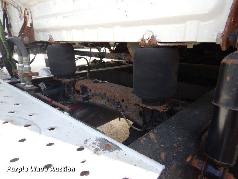 image for item JY9839 2014 Freightliner Cascadia 125  semi truck