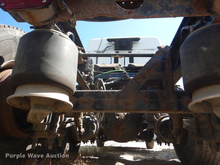 image for item JY9839 2014 Freightliner Cascadia 125  semi truck