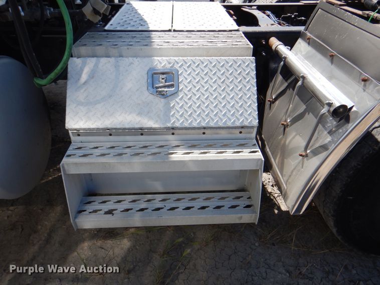 image for item JY9839 2014 Freightliner Cascadia 125  semi truck