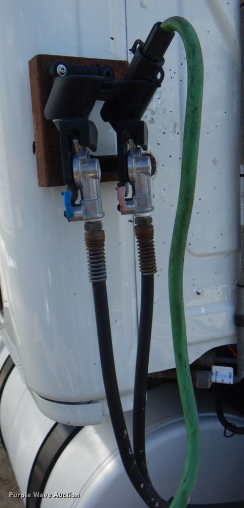 image for item JY9839 2014 Freightliner Cascadia 125  semi truck