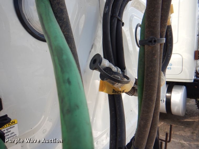 image for item JY9839 2014 Freightliner Cascadia 125  semi truck