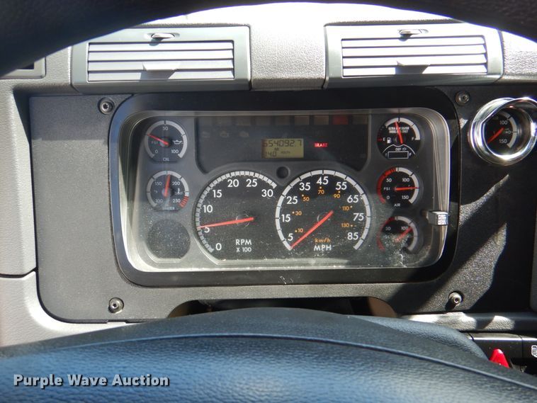 image for item JY9839 2014 Freightliner Cascadia 125  semi truck