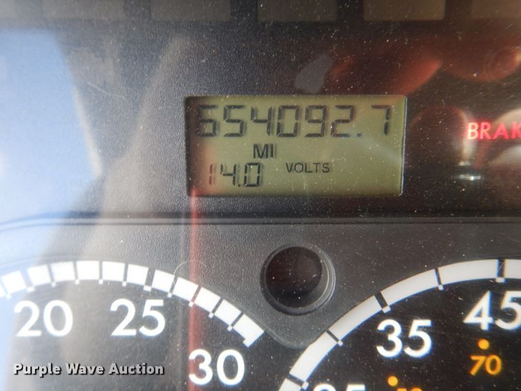 image for item JY9839 2014 Freightliner Cascadia 125  semi truck