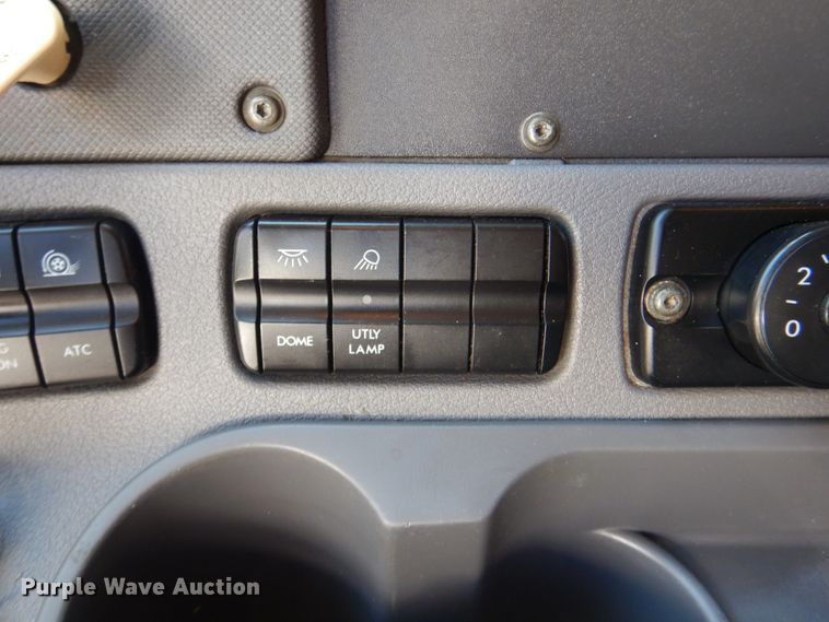 image for item JY9839 2014 Freightliner Cascadia 125  semi truck