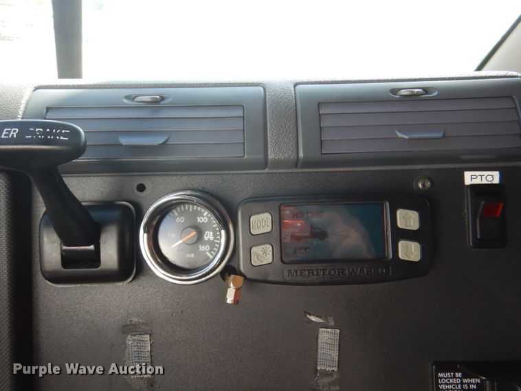 image for item JY9839 2014 Freightliner Cascadia 125  semi truck