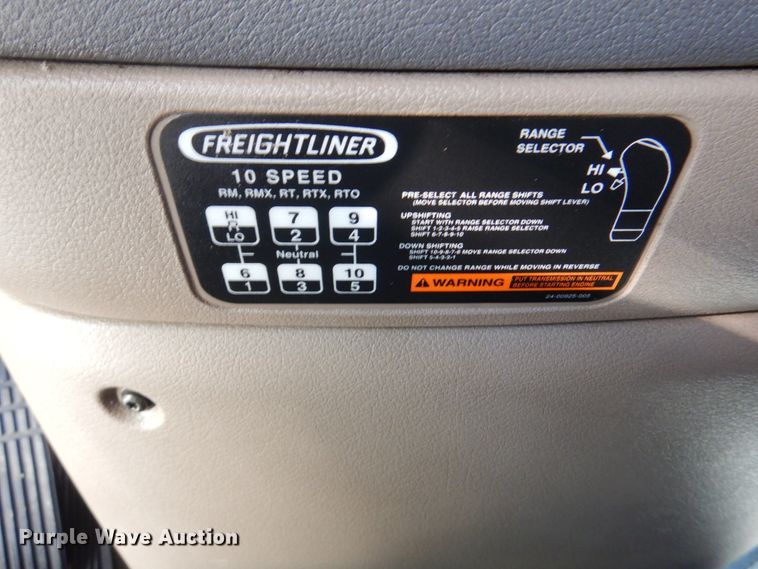 image for item JY9839 2014 Freightliner Cascadia 125  semi truck