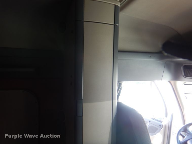 image for item JY9839 2014 Freightliner Cascadia 125  semi truck