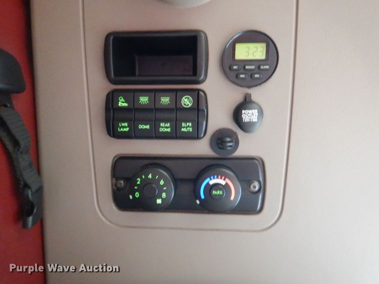 image for item JY9839 2014 Freightliner Cascadia 125  semi truck