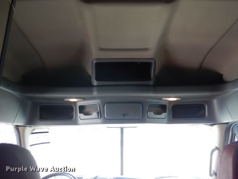 image for item JY9839 2014 Freightliner Cascadia 125  semi truck