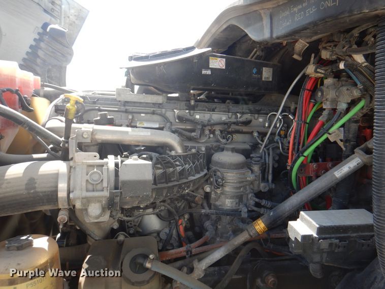 image for item JY9839 2014 Freightliner Cascadia 125  semi truck