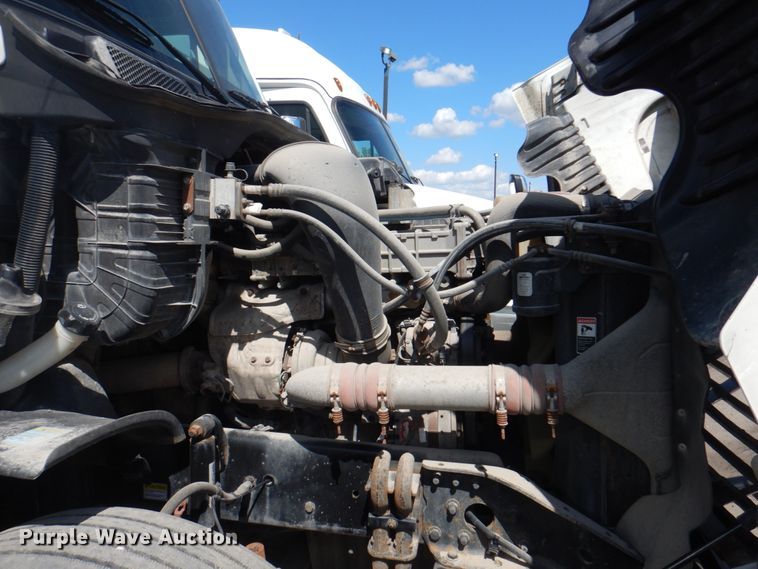 image for item JY9839 2014 Freightliner Cascadia 125  semi truck