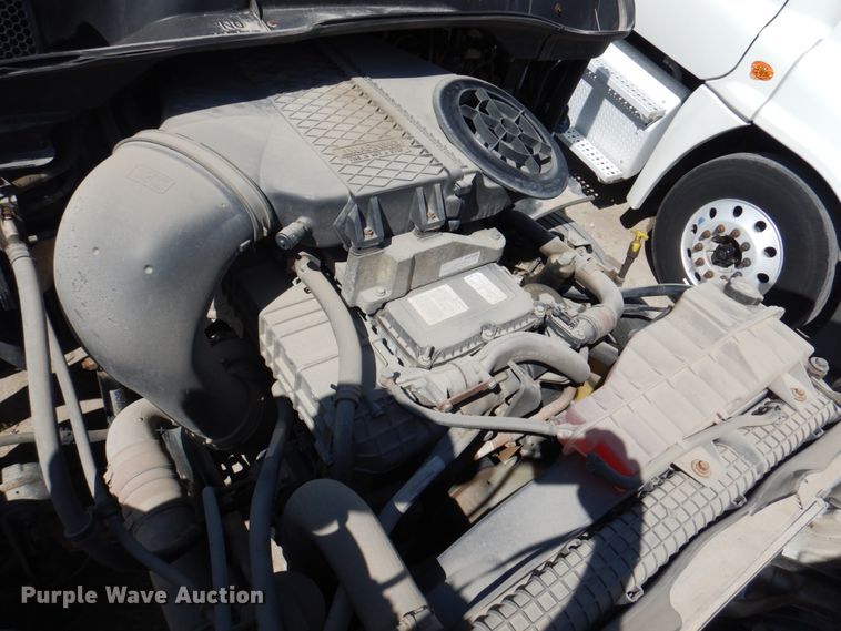 image for item JY9839 2014 Freightliner Cascadia 125  semi truck