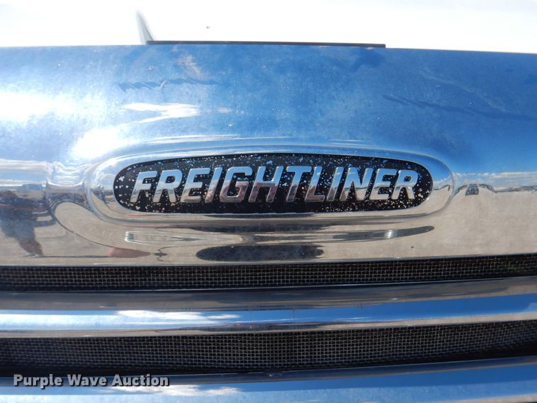 image for item JY9839 2014 Freightliner Cascadia 125  semi truck