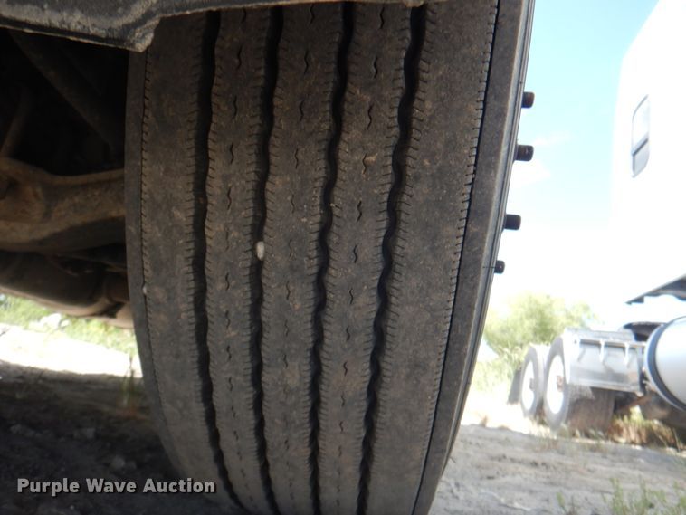 image for item JY9839 2014 Freightliner Cascadia 125  semi truck