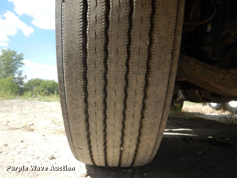 image for item JY9839 2014 Freightliner Cascadia 125  semi truck