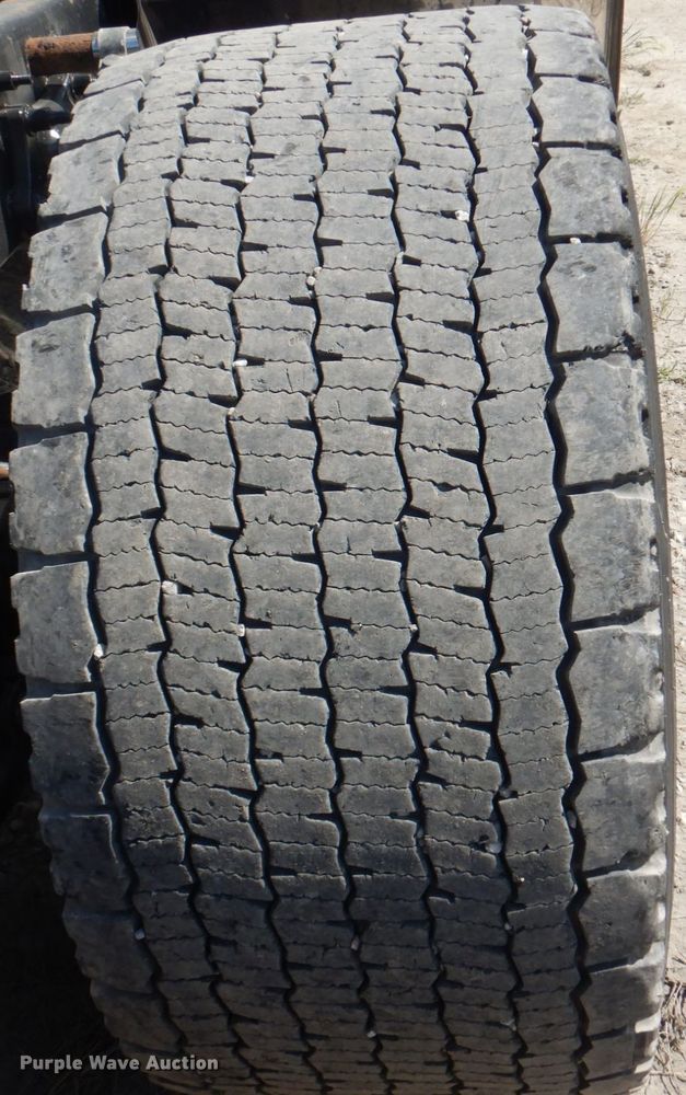 image for item JY9839 2014 Freightliner Cascadia 125  semi truck