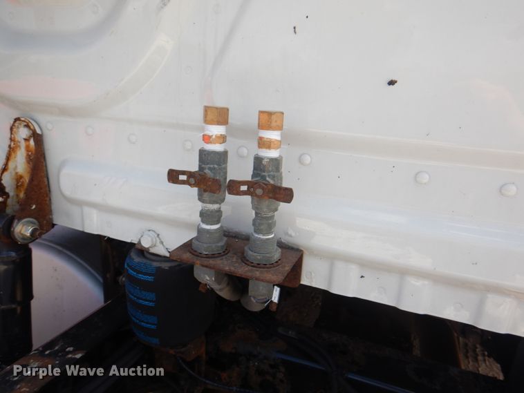 image for item JY9840 2013 Freightliner Cascadia 125  semi truck