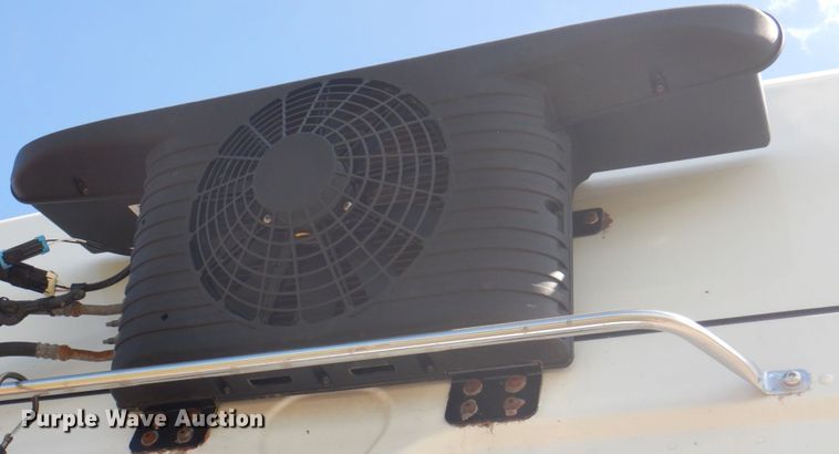 image for item JY9840 2013 Freightliner Cascadia 125  semi truck