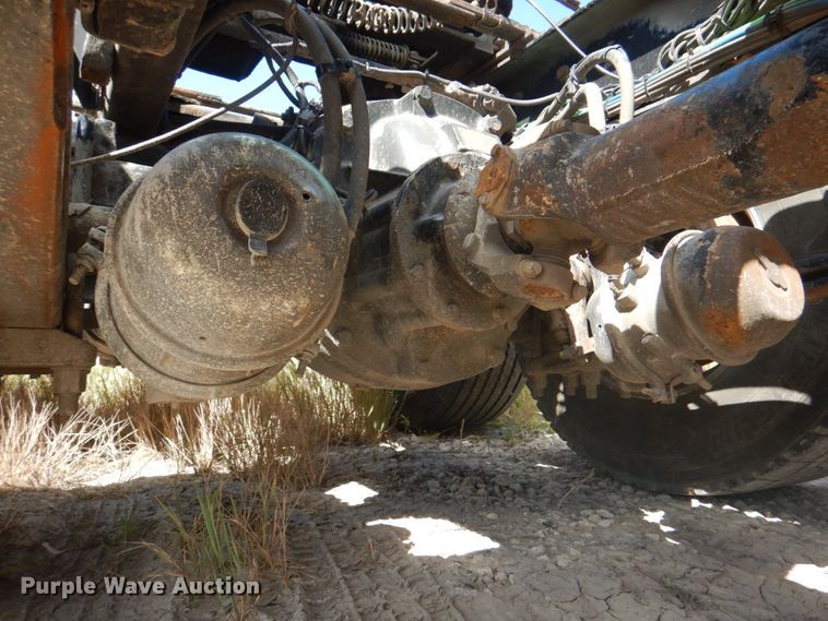 image for item JY9840 2013 Freightliner Cascadia 125  semi truck