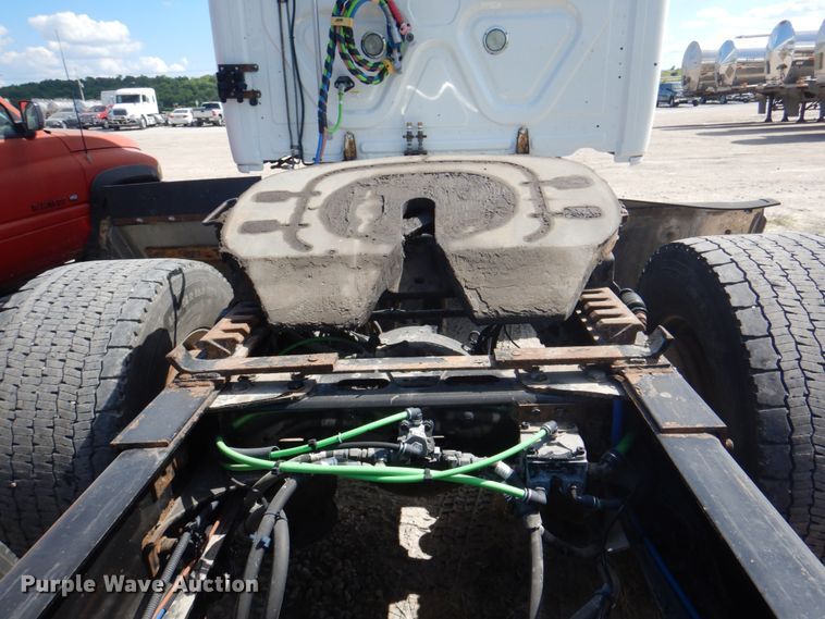 image for item JY9840 2013 Freightliner Cascadia 125  semi truck