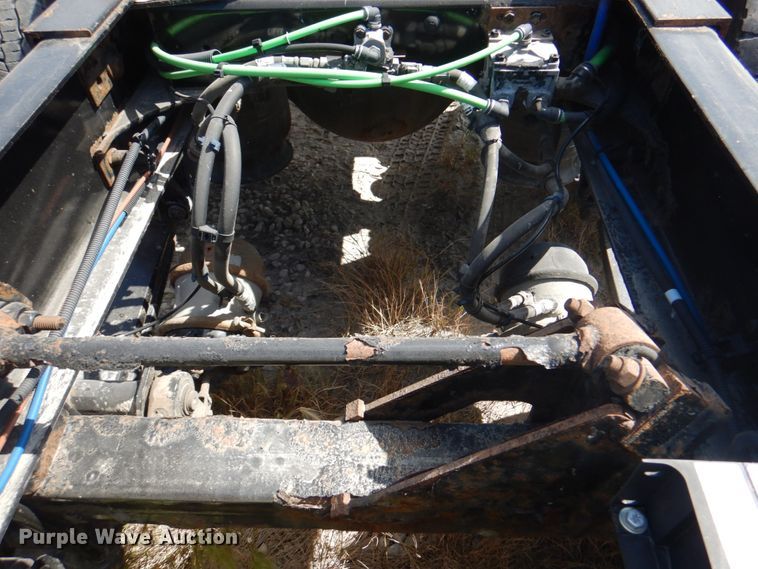 image for item JY9840 2013 Freightliner Cascadia 125  semi truck