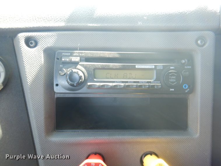 image for item JY9840 2013 Freightliner Cascadia 125  semi truck