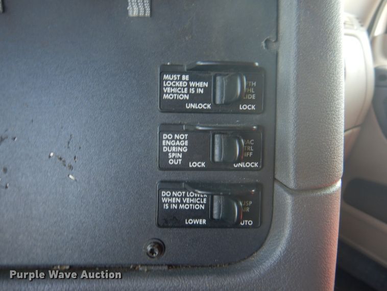 image for item JY9840 2013 Freightliner Cascadia 125  semi truck