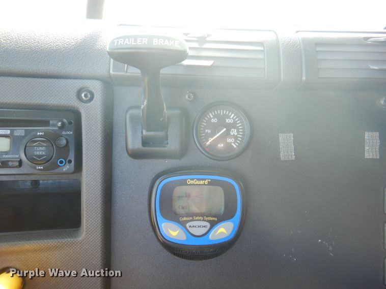 image for item JY9840 2013 Freightliner Cascadia 125  semi truck