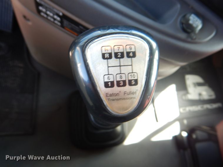 image for item JY9840 2013 Freightliner Cascadia 125  semi truck