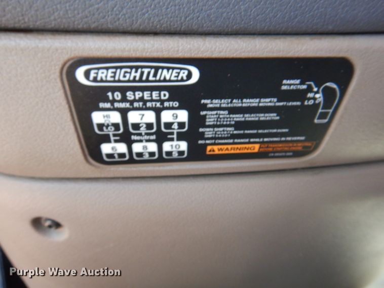 image for item JY9840 2013 Freightliner Cascadia 125  semi truck