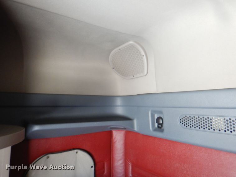 image for item JY9840 2013 Freightliner Cascadia 125  semi truck