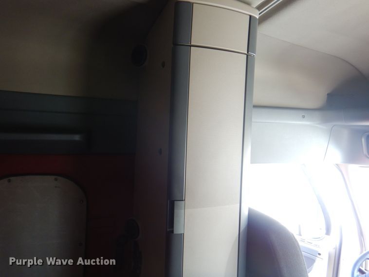 image for item JY9840 2013 Freightliner Cascadia 125  semi truck